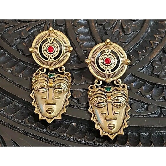 Vintage Avon Gold Tone African Mask Brooch & Earrings Set Aztec Mayan Tribal - Picture 6 of 10